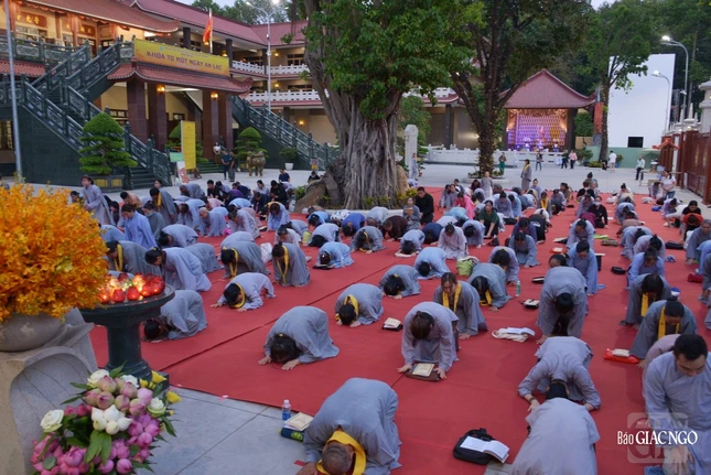 Chí tâm đảnh lễ Bồ-tát Quán Thế Âm