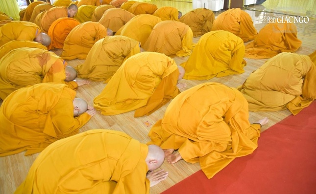 Các giới tử thọ Bồ-tát giới nguyện luôn thực hành hạnh lợi tha