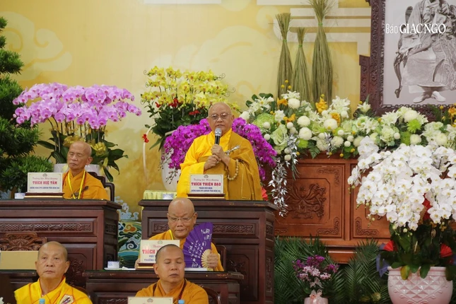 Trưởng lão Hòa thượng Thích Thiện Đạo ban đạo từ