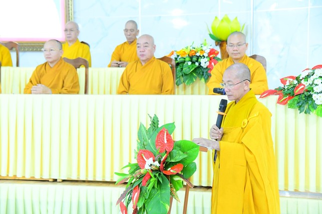 Thượng tọa Thích Tịnh Tâm báo cáo công tác tổ chức khóa An cư kiết hạ Phật lịch 2568