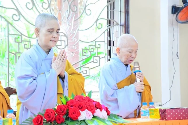 Ni trưởng Thích nữ Như Đức phát biểu niệm ân phái đoàn