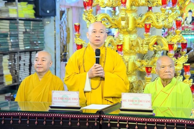 Thượng tọa Thích Lệ Thọ, Phó Thường trực Ban Trị sự GHPGVN Q.12 phát biểu