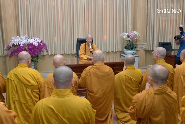 Đức Pháp chủ sách tấn chư tôn đức Hội đồng Điều hành về công tác quản lý và đào tạo tại Học viện trong xu thế hiện nay