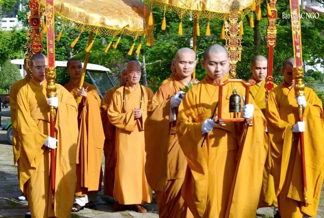 Đại lão Hòa thượng Viện trưởng Học viện quang lâm