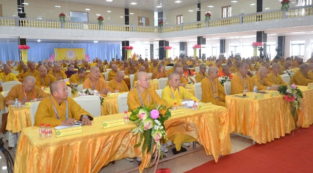 Chư tôn đức tham dự khóa bồi dưỡng