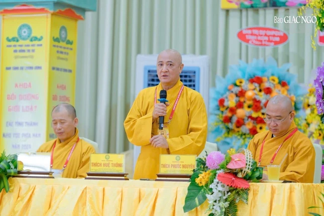 Hòa thượng Thích Huệ Thông, Thượng tọa Thích Phước Nguyên và Thượng tọa Thích Minh Nhẫn tại phiên thảo luận chiều 7-10