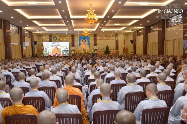 Gần 800 Tăng, Ni trên địa bàn Thành phố tham dự các chuyên đề mở rộng cho Khóa bồi dưỡng trụ trì tại Tuần huân tu do Ban Thường trực Ban Trị sự GHPGVN TP.HCM tổ chức