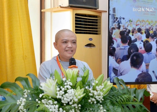 Ni sư Thích nữ Hương Nhũ, Phó khoa Phật học từ xa phát biểu cảm tạ Ni sư Thích nữ Hương Nhũ, Phó khoa Phật học từ xa phát biểu cảm tạ