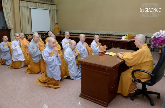 Đức Pháp chủ GHPGVN chấp nhận lời khải bạch từ Phân ban Ni giới T.Ư và TP.Hà Nội