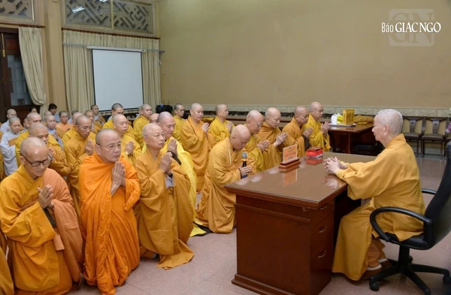 Thượng tọa Thích Giác Dũng tác bạch khánh tuế