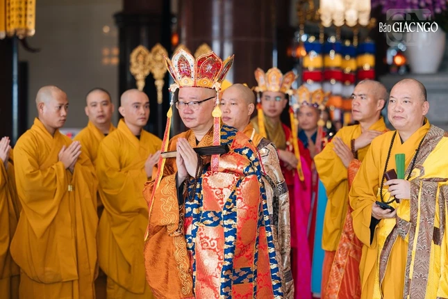 Thượng tọa Thích Thanh Lợi chủ trì các nghi lễ Phật giáo miền Bắc