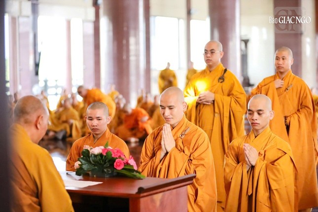 Tăng sinh tuần tự 3 vị tác pháp thọ an cư