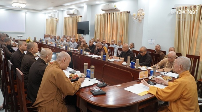 Chư tôn đức Hội đồng Điều hành và giảng viên tham dự Khóa huân tu