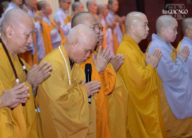 Thượng tọa Thích Giác Dũng, Phó Viện trưởng, Trưởng khoa Luật học Phật giáo khải bạch cầu giáo giới