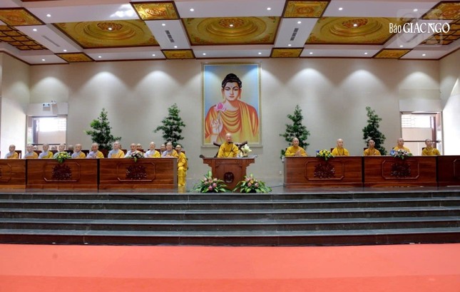 Lãnh đạo Học viện và Phân ban Ni giới GHPGVN TP.HCM hiện diện tham dự lễ khai khóa