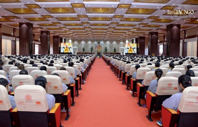 Đông đảo Phật tử tham dự khóa tu