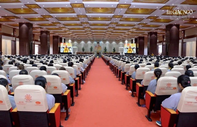 Đông đảo Phật tử tham dự khóa tu