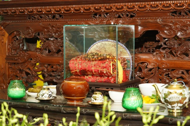 Bát, y truyền lại tôn thờ mai sau