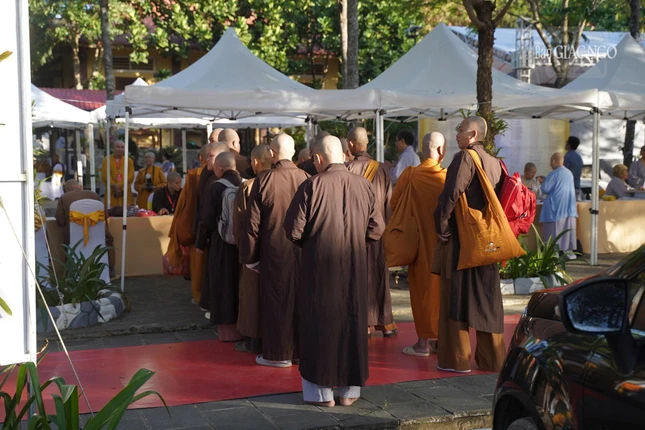 1.282 giới tử vân tập về thiền viện Trúc Lâm Chánh Thiện