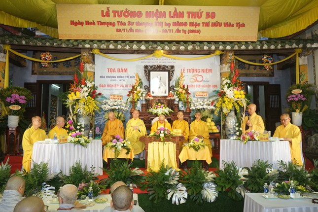 Chư tôn đức chứng minh, tham dự buổi tọa đàm