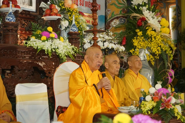 Trưởng lão Hòa thượng Thích Như Tín ban đạo từ