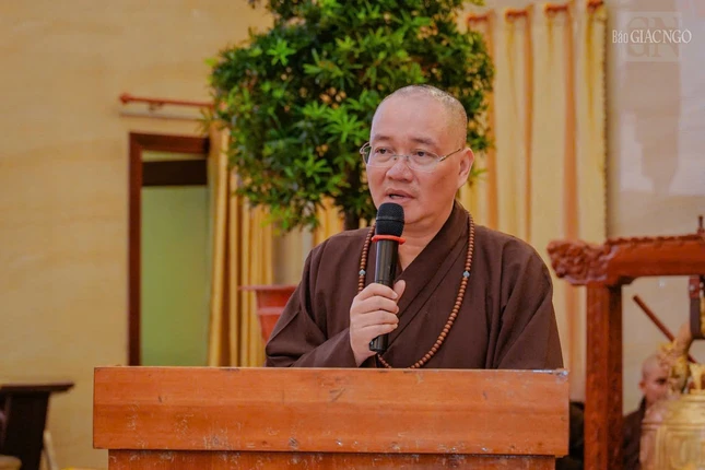 Thượng tọa Thích Thanh Lợi, trình báo cáo và phương hướng của Ban