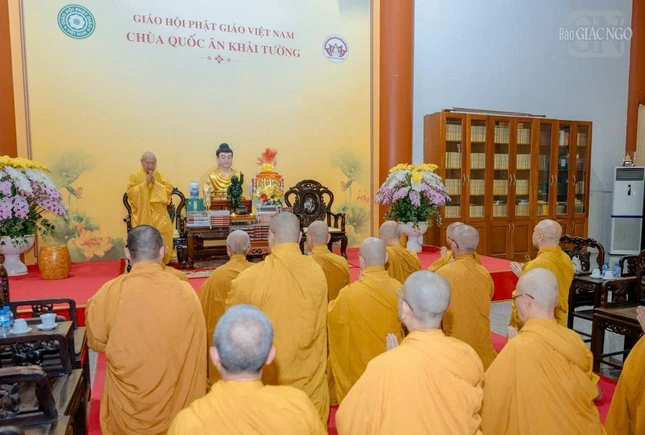 Lãnh đạo Viện Nghiên cứu Phật học VN đảnh lễ Trưởng lão Hòa thượng Thích Thiện Nhơn