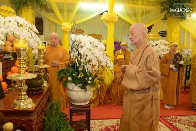 Đức Pháp chủ tưởng niệm Trưởng lão Hòa thượng Thích Như Tín