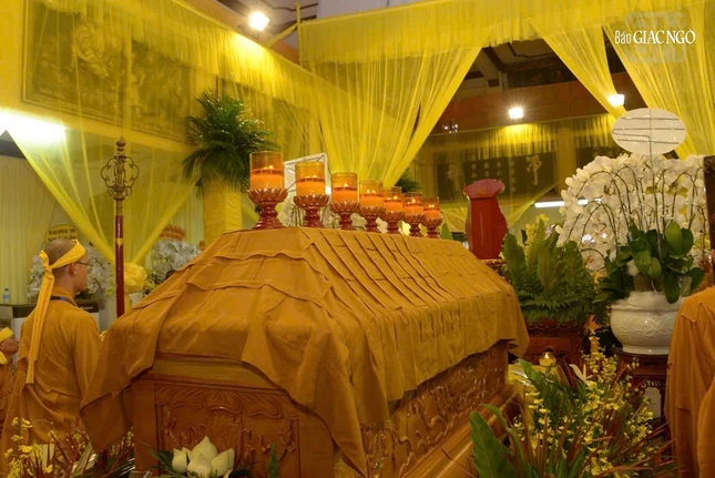 Kim quan Trưởng lão Hòa thượng tân viên tịch được tôn trí tại chùa Hưng Long (số 298 Ngô Gia Tự, P.Vườn Lài, TP.HCM) đến hết ngày 8-3-2026 (20 tháng Giêng-Bính Ngọ)