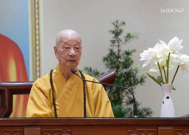 Đức Pháp chủ ban đạo từ