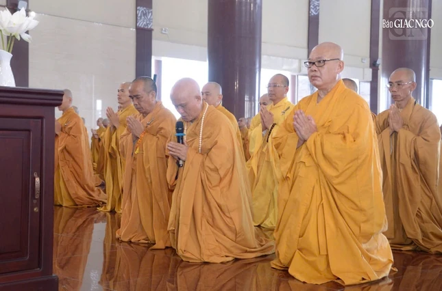 Thượng tọa Thích Giác Dũng tác bạch
