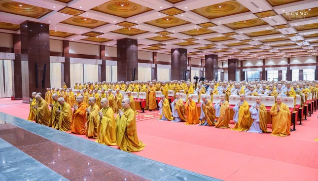 Thượng tọa Thích Giác Dũng tác bạch cầu thỉnh giáo giới