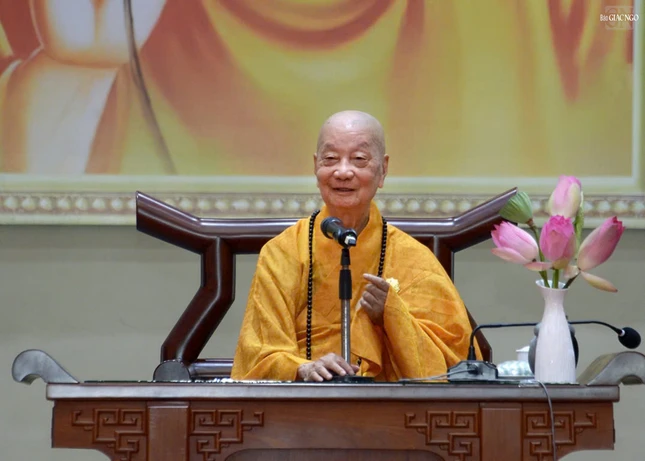 Đức Pháp chủ GHPGVN huấn thị