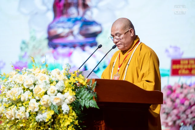 Hòa thượng Thích Thanh Vân trình báo cáo tóm tắt hoạt động Phật sự nhiệm kỳ 2022-2027 và phương hướng hoạt động nhiệm kỳ mới