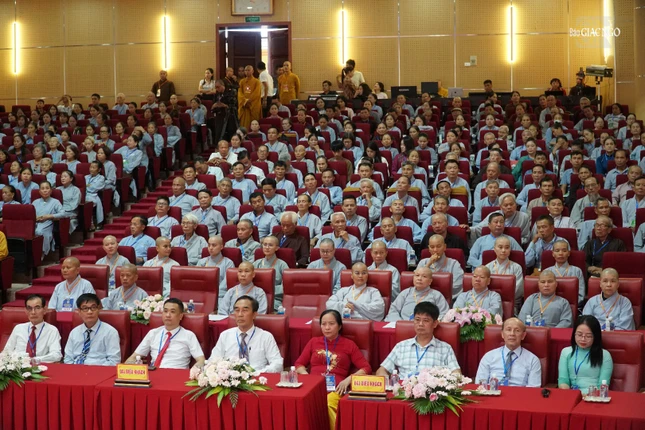 Lãnh đạo và nguyên lãnh đạo tỉnh Hà Tĩnh tham dự phiên thứ nhất