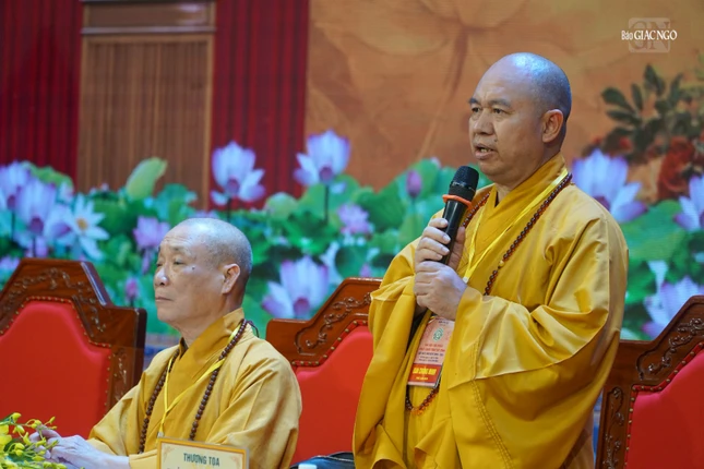 Thượng tọa Thích Đức Thiện phát biểu chỉ đạo tại phiên làm việc thứ nhất