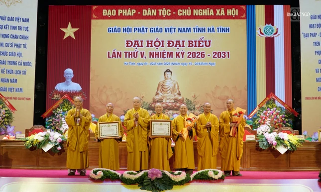 Trung ương Giáo hội tặng Bằng tuyên dương công đức đến Ban Trị sự GHPGVN tỉnh Hà Tĩnh