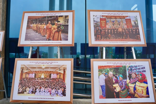 Sắc cờ hoa, băng rôn, biểu ngữ,... nổi bật nơi núi rừng Tây Bắc