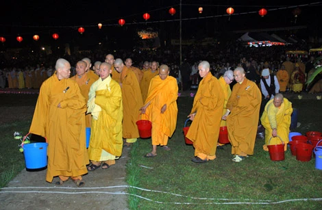 Lâm Đồng: Thiêng liêng đêm sen mừng Khánh Đản ảnh 14