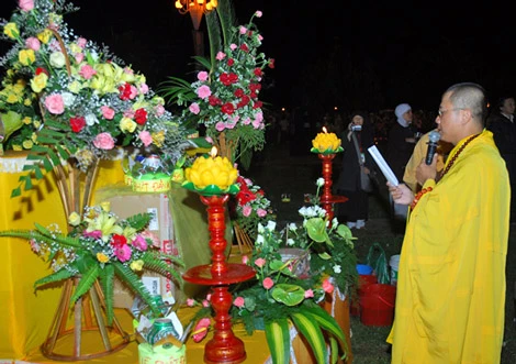 Lâm Đồng: Thiêng liêng đêm sen mừng Khánh Đản ảnh 10