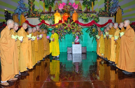 Lâm Đồng: Thiêng liêng đêm sen mừng Khánh Đản ảnh 9