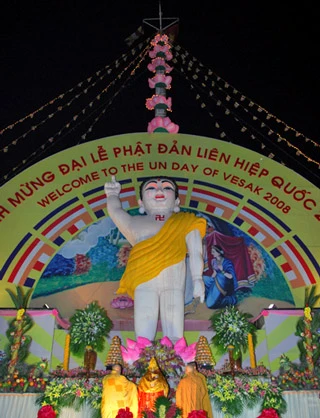 Lâm Đồng: Thiêng liêng đêm sen mừng Khánh Đản ảnh 6