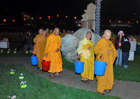 Lâm Đồng: Thiêng liêng đêm sen mừng Khánh Đản ảnh 15
