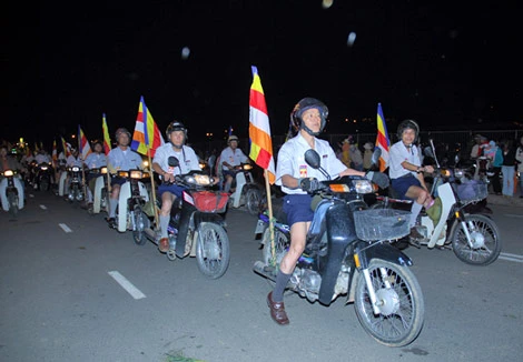 Rực sáng xe hoa ở thành phố hoa Đà lạt ảnh 14