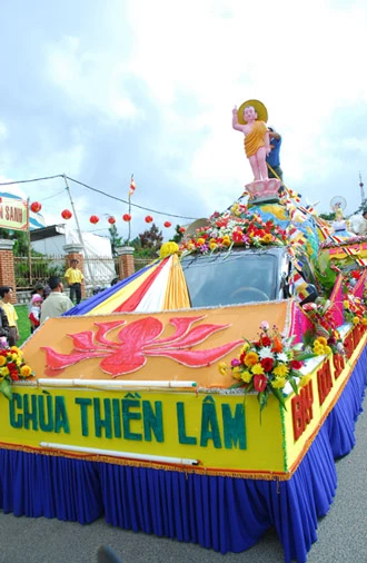 Rực sáng xe hoa ở thành phố hoa Đà lạt ảnh 2