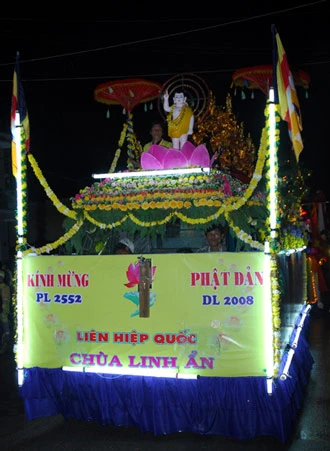 Rực sáng xe hoa ở thành phố hoa Đà lạt ảnh 26