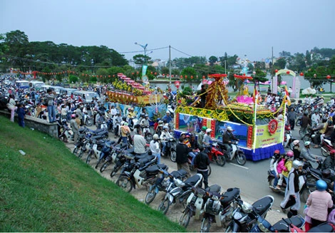 Rực sáng xe hoa ở thành phố hoa Đà lạt ảnh 7