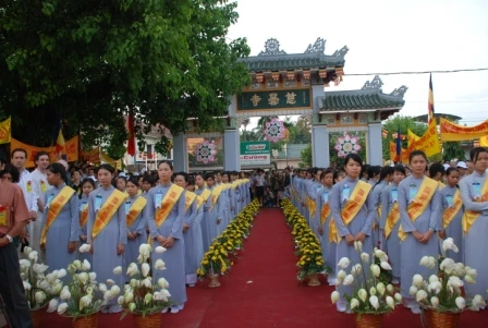 Thừa Thiên Huế: Dâng hoa cúng dường Lễ Kỷ niệm Khánh Đản ảnh 3