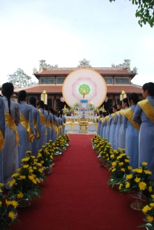 Thừa Thiên Huế: Dâng hoa cúng dường Lễ Kỷ niệm Khánh Đản ảnh 5
