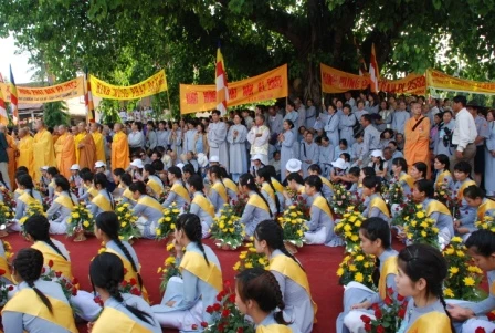 Thừa Thiên Huế: Dâng hoa cúng dường Lễ Kỷ niệm Khánh Đản ảnh 8